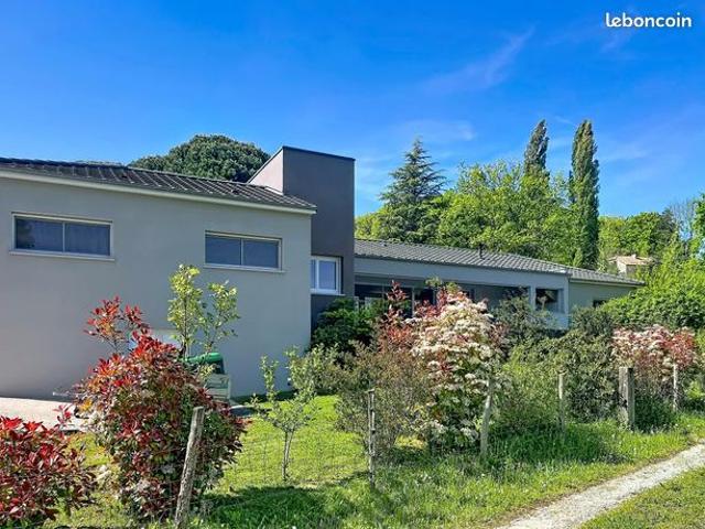 Pavillon 5 pièces 220 m²