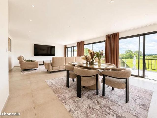 Pavillon 5 pièces 350 m²