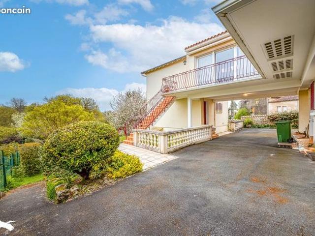 Pavillon 6 pièces 179 m²
