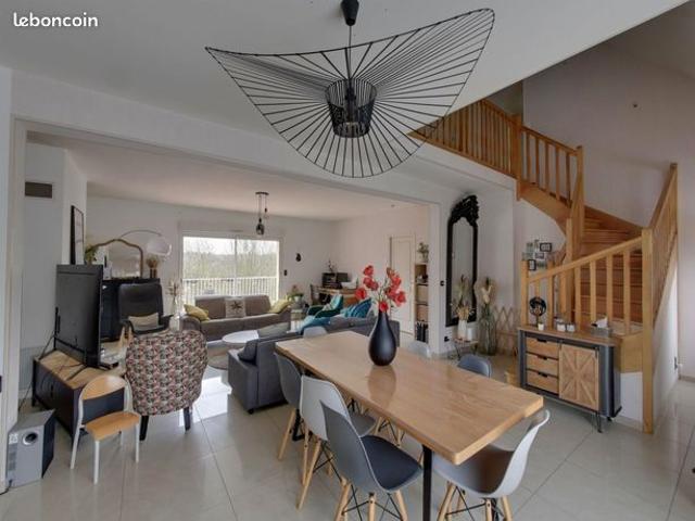 Pavillon 6 pièces 185 m²
