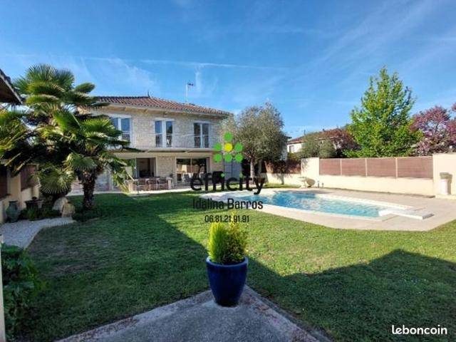Pavillon 6 pièces 204 m²
