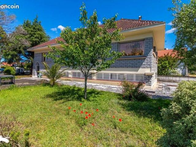 Pavillon 6 pièces 205 m²