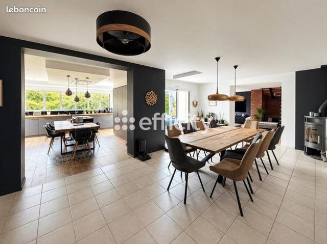 Pavillon 6 pièces 210 m²