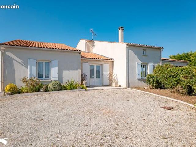 Pavillon 6 pièces 242 m²