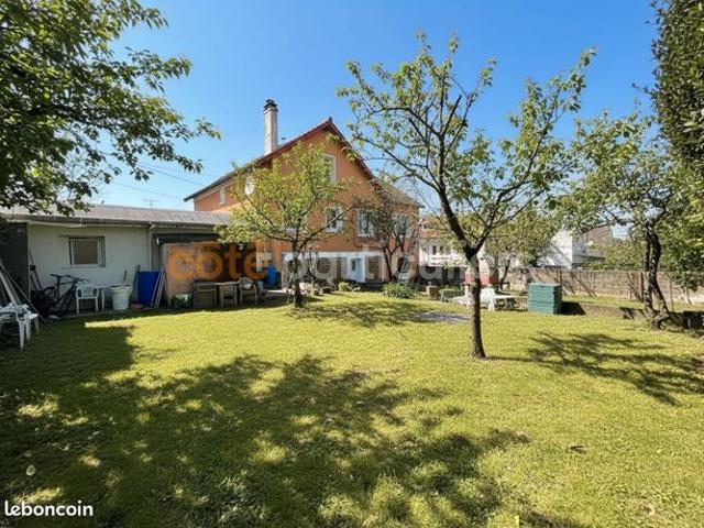 Pavillon 6 pièces 263 m²