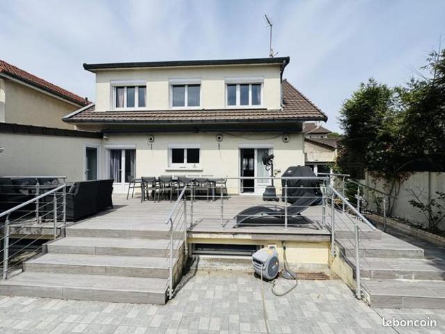 Pavillon 7 pièces 135 m²