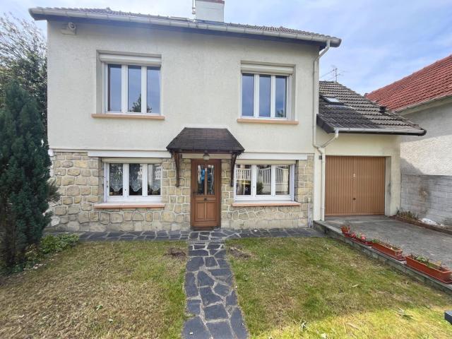 PAVILLON 7 PIECES 140 M2 GARAGE ET GRAND JARDIN