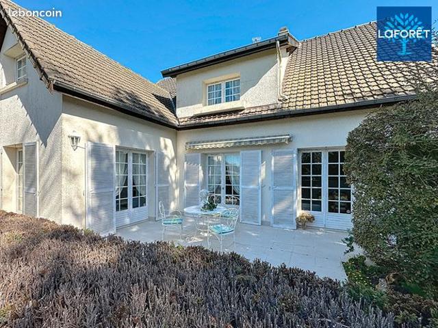 Pavillon 7 pièces 180 m²