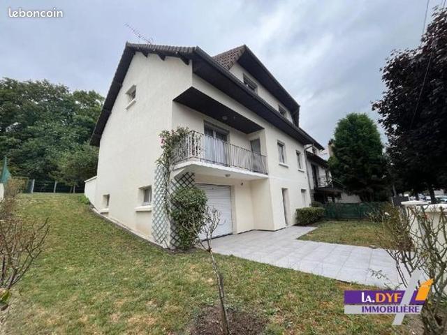Pavillon 7 pièces 220 m²