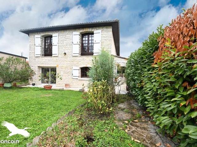 Pavillon 7 pièces 230 m²