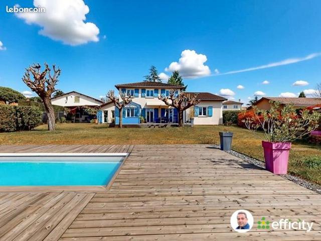 Pavillon 7 pièces 232 m²