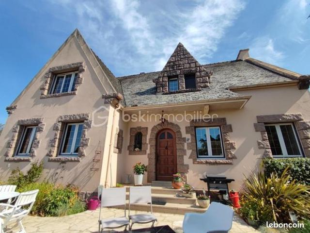 Pavillon 7 pièces 234 m²