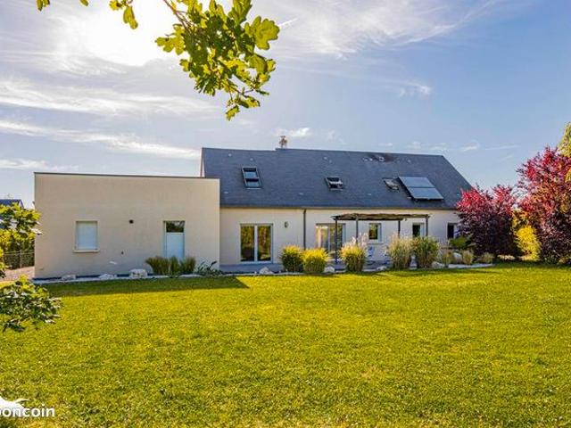 Pavillon 7 pièces 240 m²