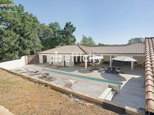 Pavillon 7 pièces 250 m²