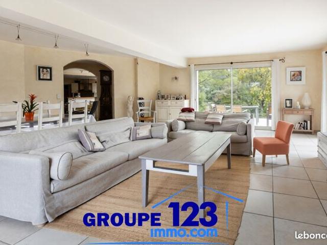 Pavillon 7 pièces 286 m²
