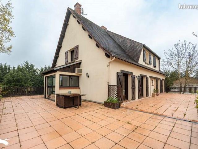 Pavillon 7 pièces 327 m²