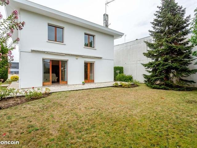 Pavillon 8 pièces 155 m²
