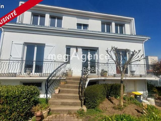 Pavillon 8 pièces 172 m²