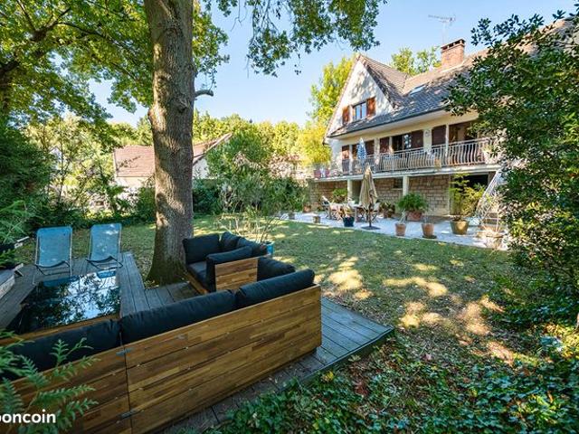 Pavillon 8 pièces 173 m²