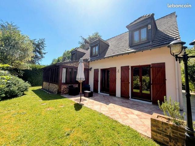 Pavillon 8 pièces 180 m²