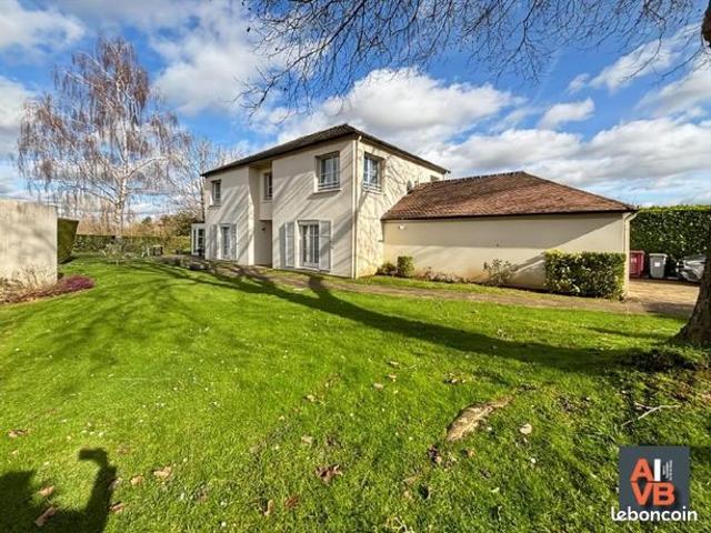 Pavillon 8 pièces 180 m²
