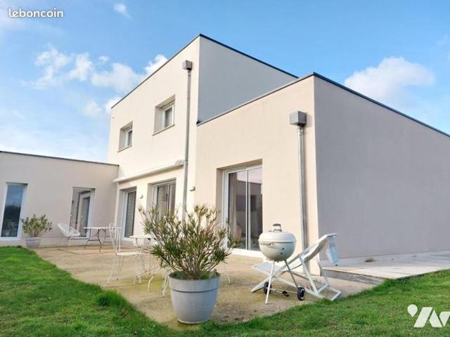 Pavillon 8 pièces 180 m²