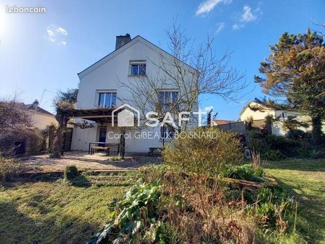 Pavillon 8 pièces 180 m²