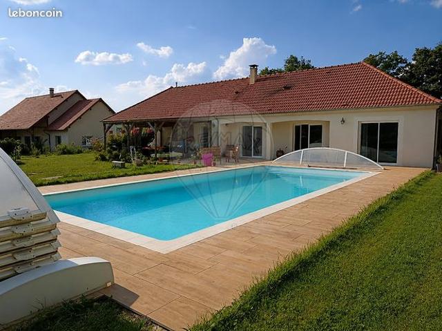 Pavillon 8 pièces 203 m²