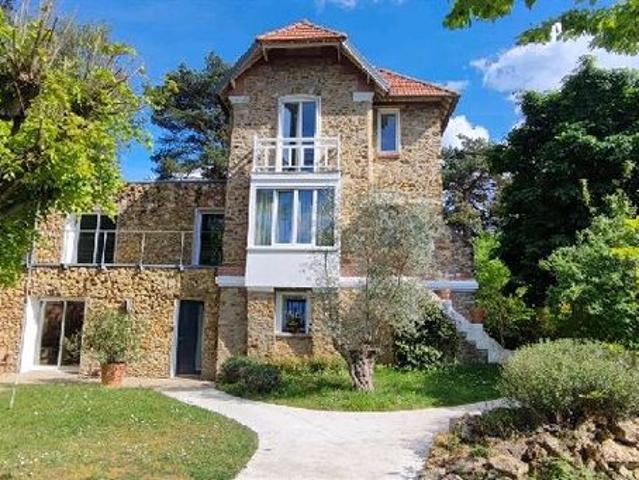 Pavillon 8 pièces 206 m²
