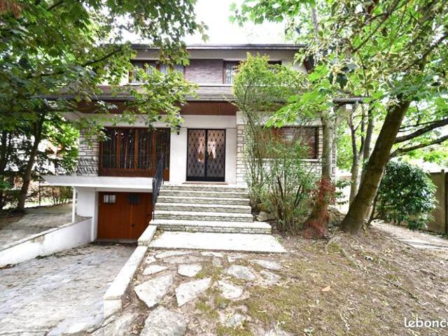 Pavillon 8 pièces 207 m²