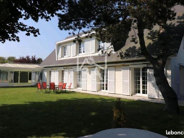 Pavillon 8 pièces 207 m²