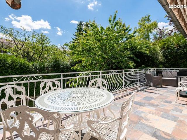Pavillon 8 pièces 215 m²