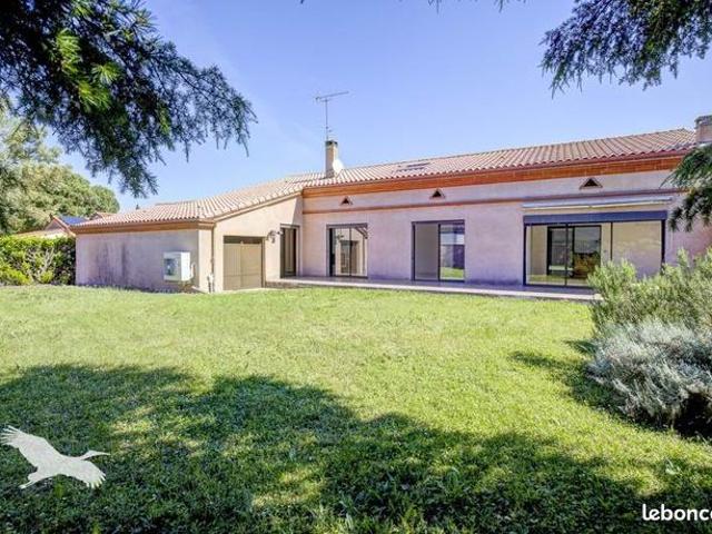Pavillon 8 pièces 215 m²