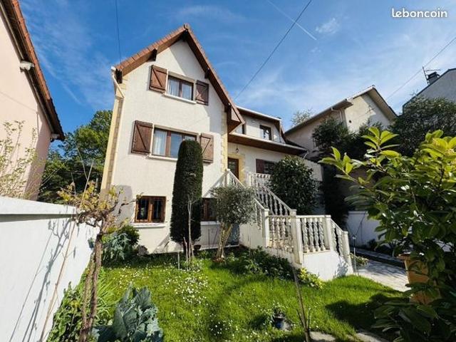 Pavillon 8 pièces 221 m²