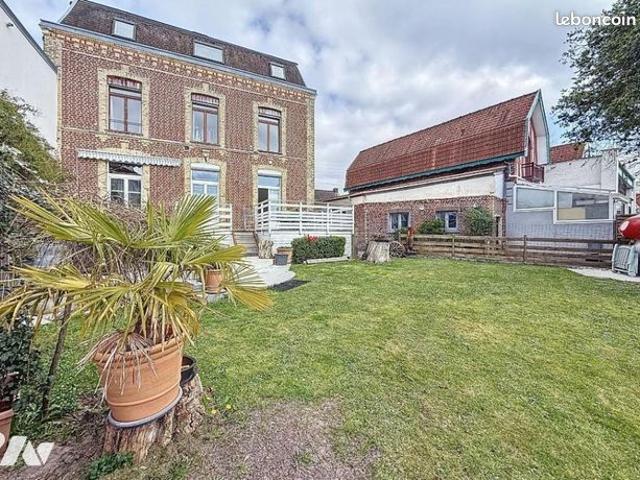 Pavillon 8 pièces 225 m²