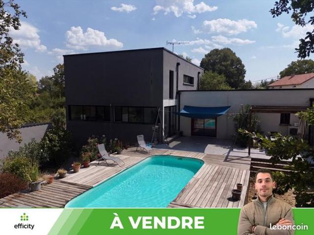 Pavillon 8 pièces 230 m²
