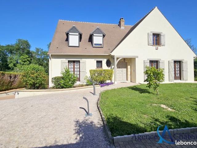Pavillon 8 pièces 236 m²