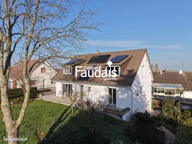 Pavillon 8 pièces 236 m²