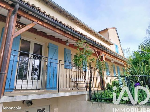 Pavillon 8 pièces 240 m²