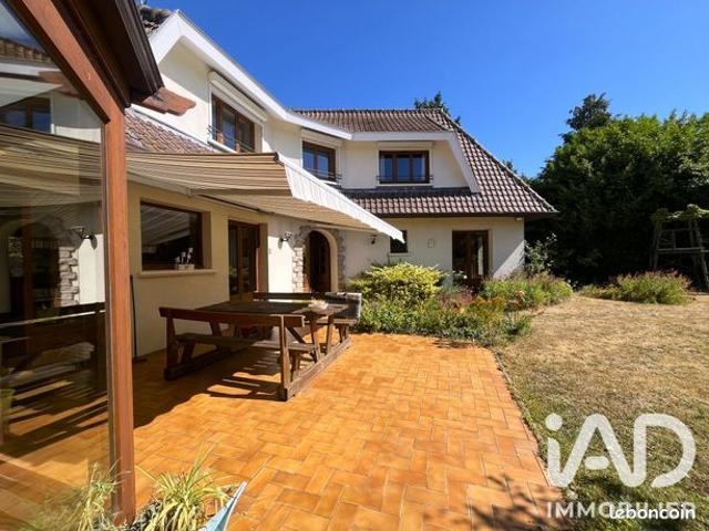 Pavillon 8 pièces 244 m²