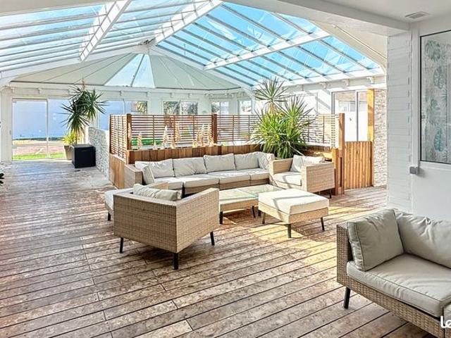 Pavillon 8 pièces 249 m²