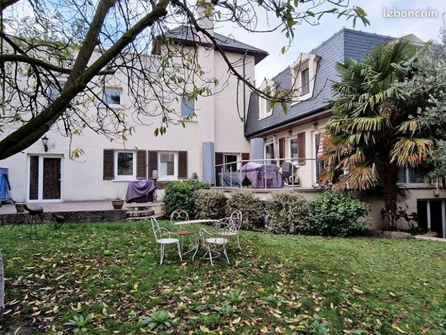 Pavillon 8 pièces 250 m²