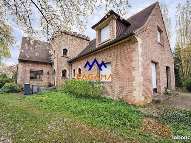 Pavillon 8 pièces 258 m²