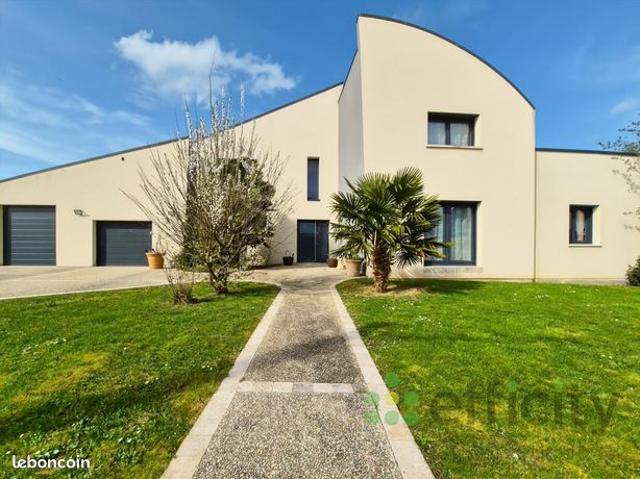 Pavillon 8 pièces 270 m²