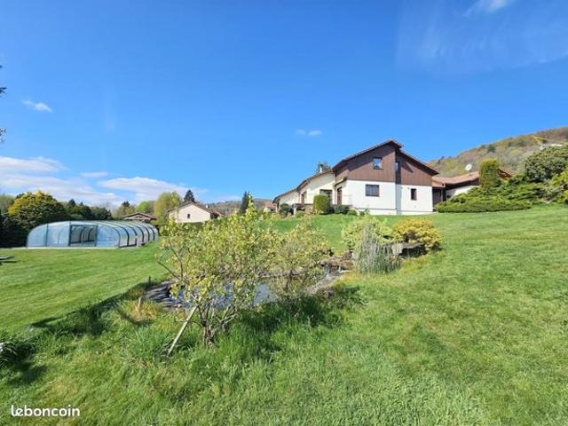 Pavillon 8 pièces 270 m²