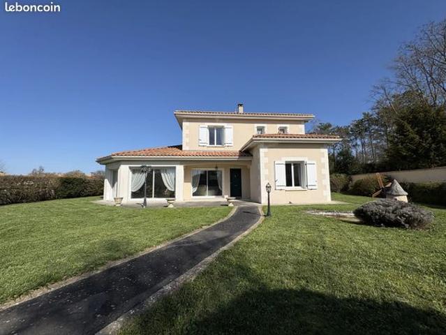 Pavillon 8 pièces 318 m²