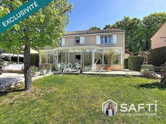 Pavillon 8 pièces avec piscine: volumes, confort et coup de coeur garanti !