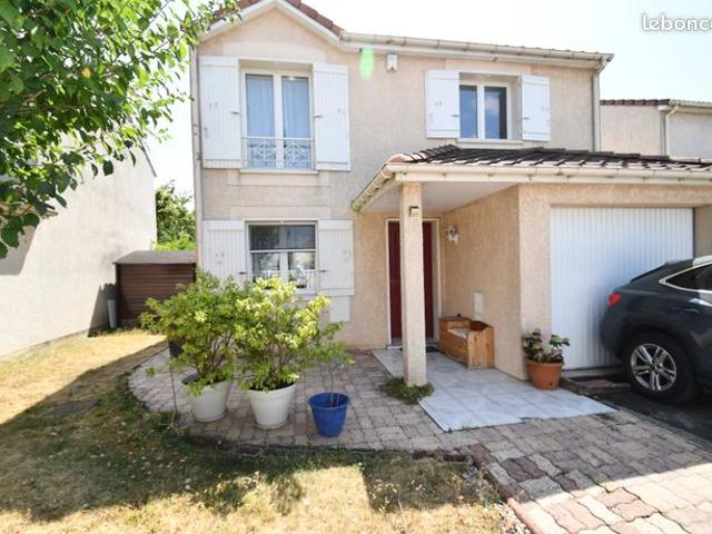 Pavillon 94 m² Sevran