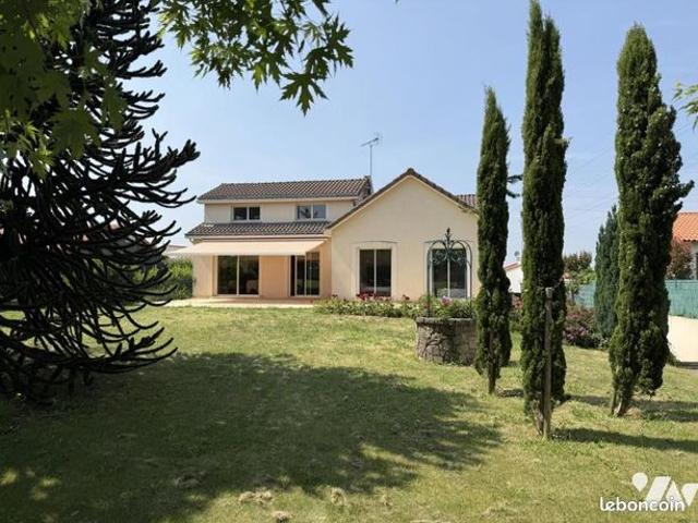 Pavillon 9 pièces 192 m²