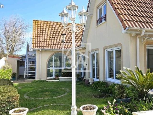 Pavillon 9 pièces 192 m²